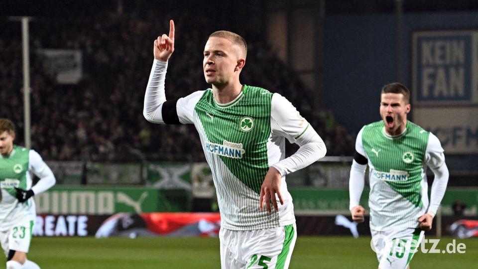 Brynjar Bjarnason sorgt für einen perfekten Fürther Start. Bild: Jens Niering/dpa