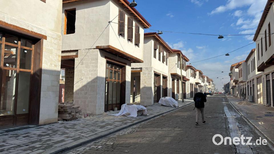 In der Altstadt werden die Häuser im historischen Stil wieder aufgebaut Bild: Mirjam Schmitt/dpa