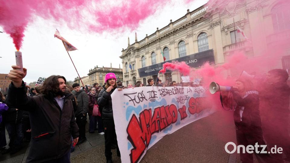 Proteste gegen US-Einwanderungspolizei ICE am Rande der Olympischen Winterspiele in Mailand Bild: Luca Bruno/AP/dpa