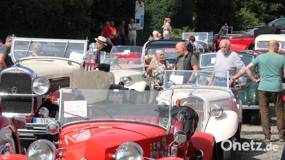 Diese Oldtimer ließen so manches Auto-Herz höher schlagen! Dementsprechend war auch das Interesse. Bild: kro