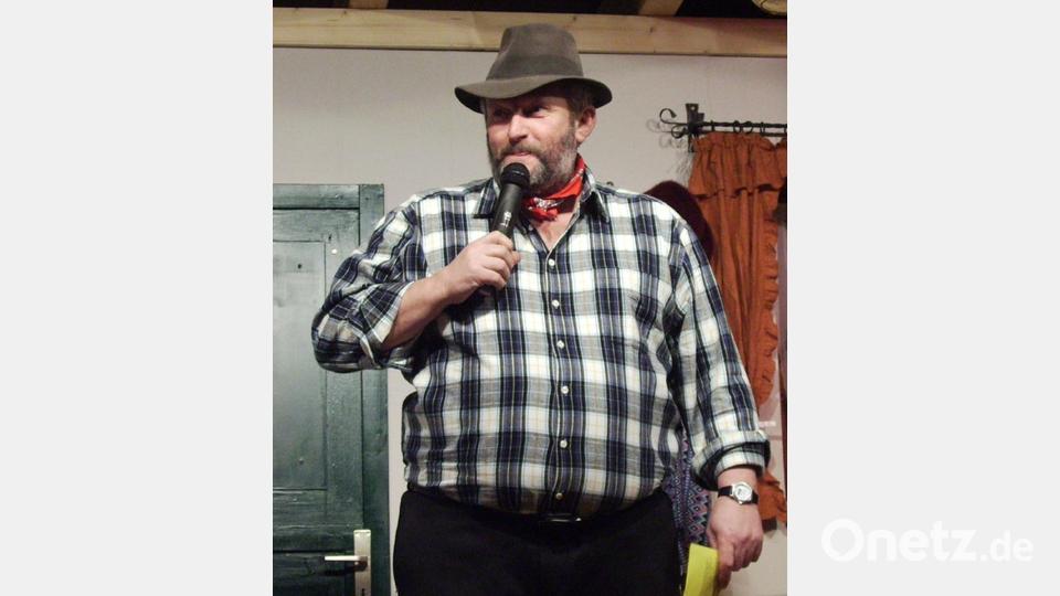 Eine Paraderolle für den Mirtelbauer-Hans in "Drei Henna und a nasser Gockel". Bild: Theatergruppe Birgland