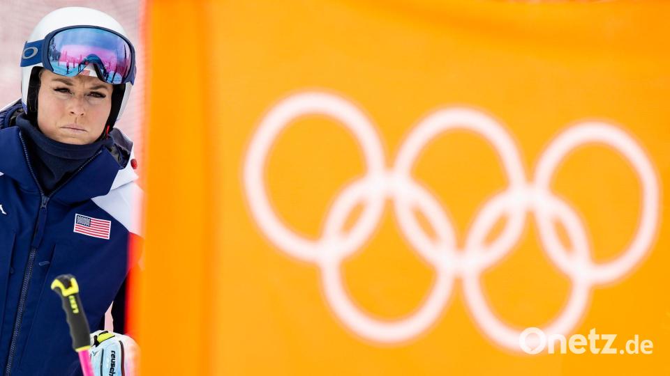 Lindsey Vonn inspiziert Abfahrtsstrecke bei Olympia-Training in Cortina d’Ampezzo Bild: Jean-Christophe Bott/Keystone/dpa