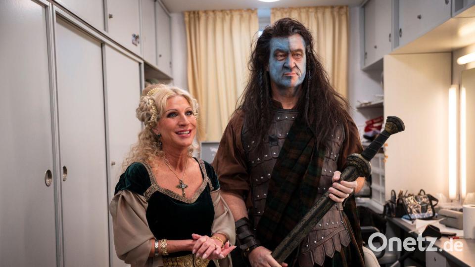 Wie aus dem Mittelalter: Markus „Braveheart“ Söder und Karin „Prinzessin Isabella“ Baumüller-Söder. Bild: Daniel Vogl/dpa