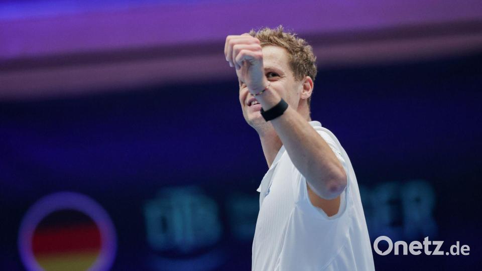 Yannick Hanfmann freute sich über seinen Sieg in der Begegnung mit Peru. Bild: Rolf Vennenbernd/dpa