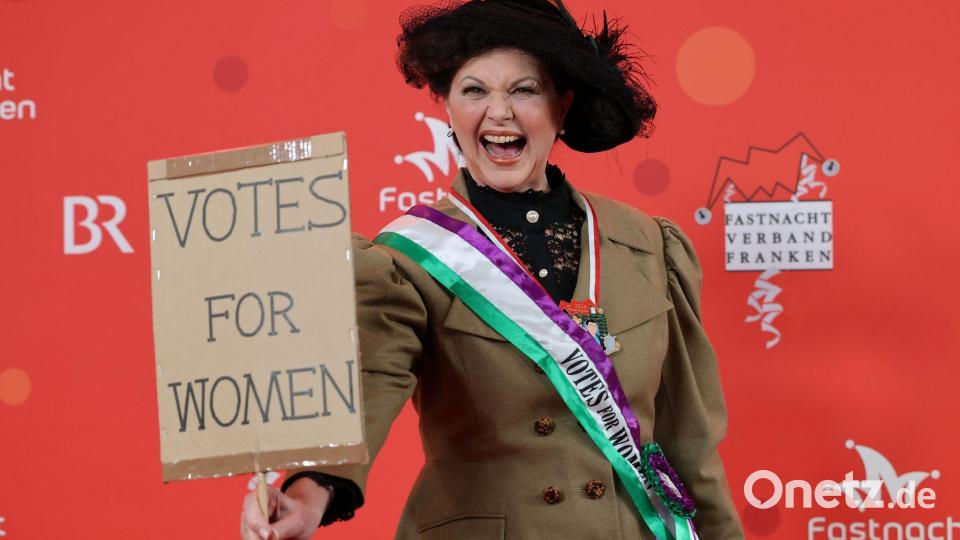 Landtagspräsidentin Ilse Aiwanger (CSU) bringt eine politische Botschaft mit zur Fastnacht. Bild: Daniel Löb/dpa