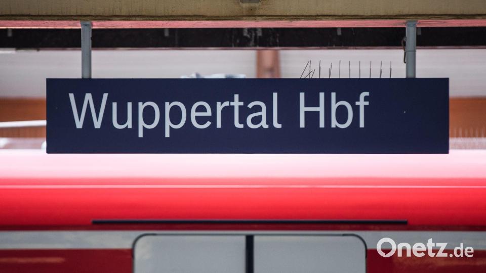 Im Wuppertaler Hauptbahnhof halten während der fünfmonatigen Bauphase überhaupt keine Fernzüge. (Archivbild) Bild: Marcel Kusch/dpa