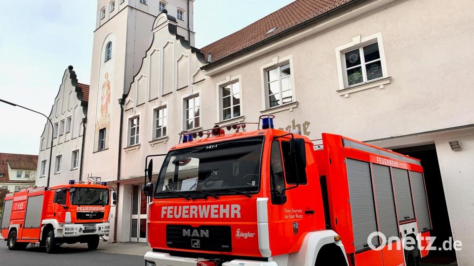 Die Feuerwache in der Landgerichtsstraße platzt aus allen Nähten. Nicht nur die niedrigen Tore und Hallen machen der Feuerwehr zu schaffen. Für einen Neubau drängt die Zeit. Im Bauausschuss gab es nun eine erste Entscheidung. Archivbild: Gabi Schönberger