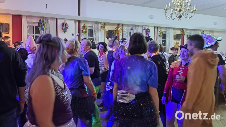 Es wurde immer wieder eifrig getanzt. Bild: rtw