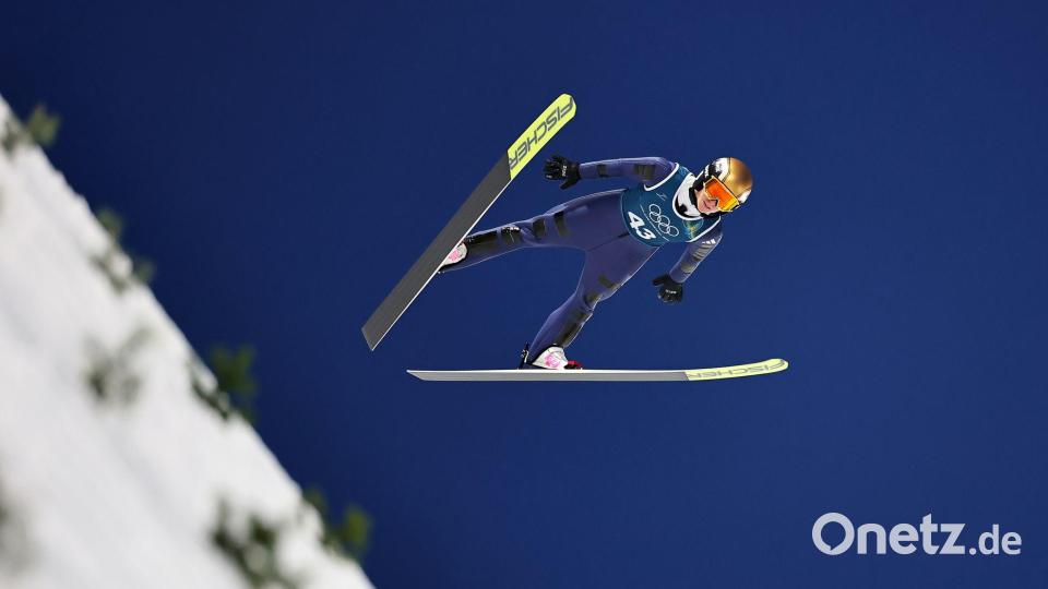 Für Katharina Schmid wartet der ein Höhepunkt am Freitag bereits vor dem ersten Springen. Bild: Daniel Karmann/dpa