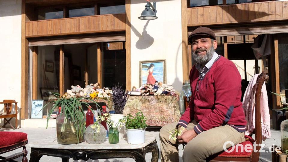 Antiquitätenhändler Serkan Sincan: Trotz Tragödie optimistisch bleiben Bild: Mirjam Schmitt/dpa