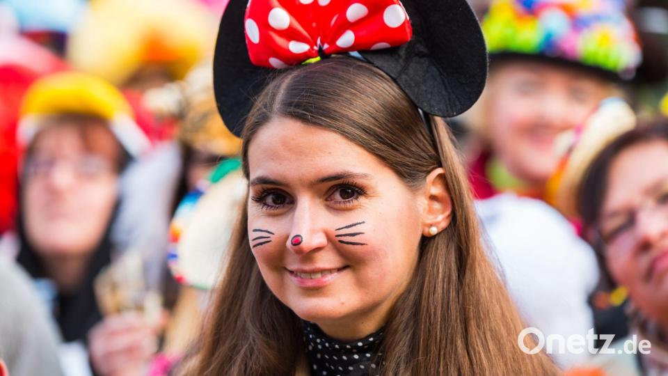 Maus-Kostüme waren schon immer - so wie hier bei einer Karnevalistin im Jahr 2018 - gefragt, liegen nun aber umso mehr im Trend. (Archivfoto) Bild: Andreas Arnold/dpa