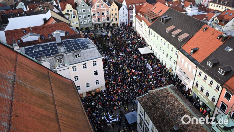 Auf rund 4.000 wurde die Teilnehmerzahl geschätzt. Bild: Felix Hörhager/dpa