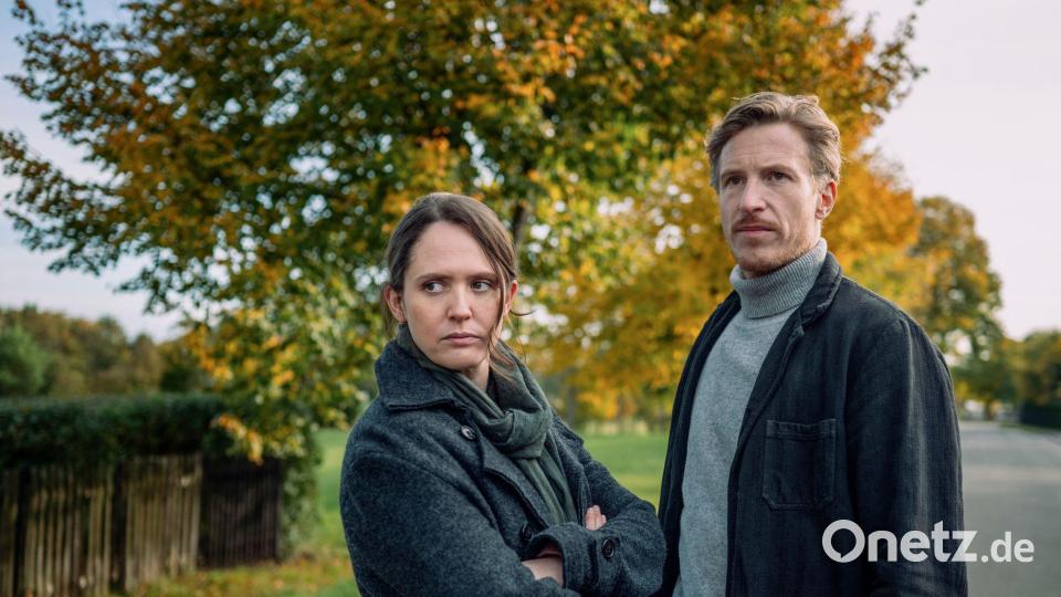 Murphy und Herbst scheinen Gefallen aneinander zu finden, doch beide bringen einiges an emotionalem Gepäck mit. Bild: Adrian Gross/ZDF/dpa