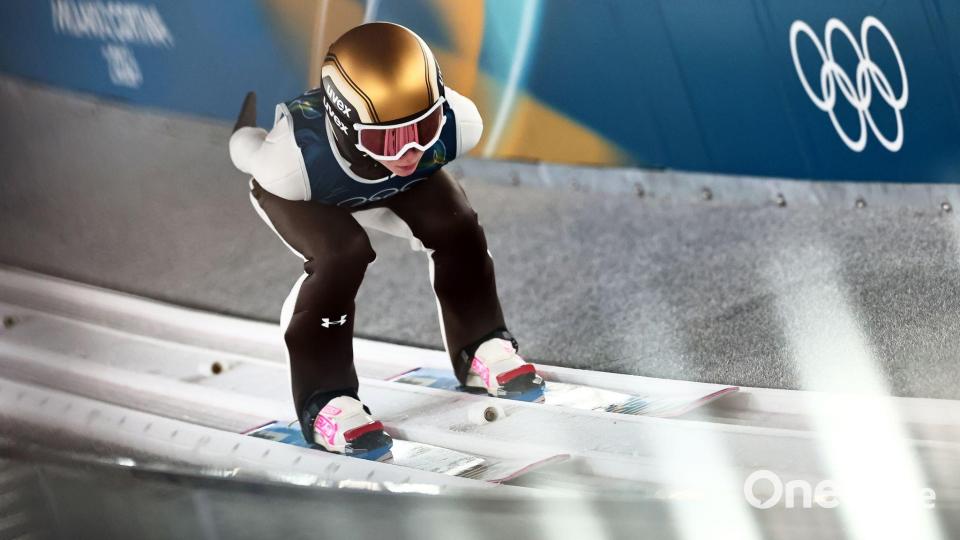 Nika Prevc war als Topfavoritin gestartet, am Ende gab es Silber. Bild: Daniel Karmann/dpa