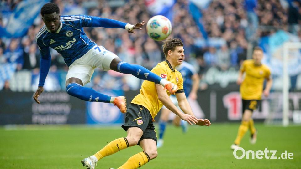 Die Partie zwischen Aufstiegsfavorit Schalke 04 und Abstiegskandidat Dynamo Dresden war umkämpft. Bild: Bernd Thissen/dpa
