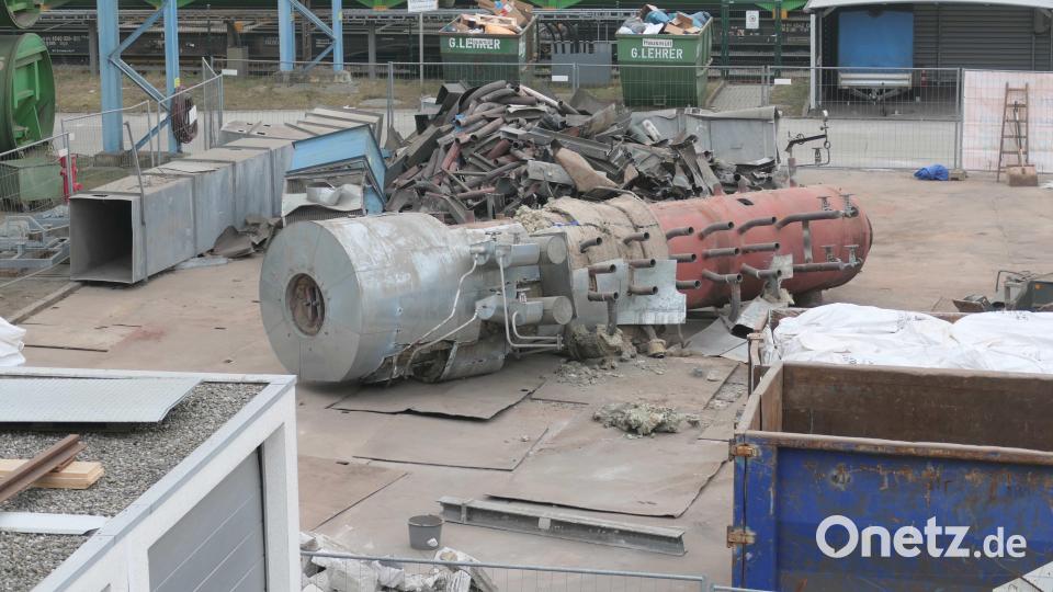 Im Baufeld müssen die großen Teile zum Abtransport zerkleinert werden, hierbei kann es zu Geräuschentwicklungen kommen. Bild: Michael Hirsch