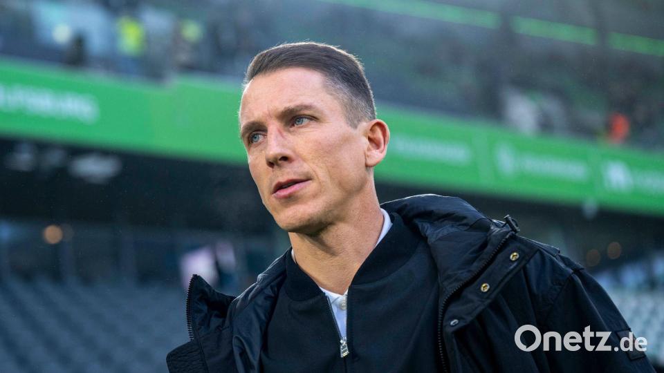 Für den VfL Wolfsburg und Trainer Daniel Bauer wird es eng im Abstiegskampf. Bild: David Inderlied/dpa