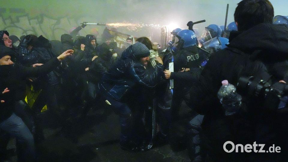 Bei der Demonstration in Mailand kam es zu Ausschreitungen. Bild: Claudio Furlan/LaPresse/AP/dpa