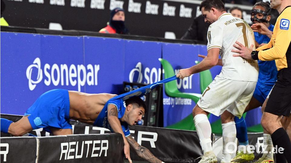 Palacios ohne Trikot - Streit auf dem Platz Bild: Federico Gambarini/dpa