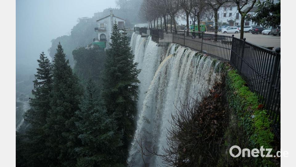 In dem andalusischen Bergort Grazalema wurden Erschütterungen wie durch ein leichtes Erdbeben registriert. Grund waren Wassermengen im Untergrund. Der Ort wurde evakuiert. Bild: Joaquín Corchero/EUROPA PRESS/dpa