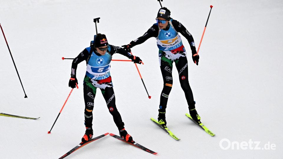 Die italienische Biathlon-Mannschaft glaubt an die Unschuld von Rebecca Passler (r). (Archivbild) Bild: Sven Hoppe/dpa