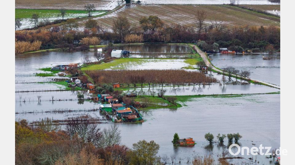 Nach einer ganzen Serie von Winterstürmen stehen in Teilen Portugals und wie hier in der spanischen Extremadura weite Landstriche unter Wasser. Bild: Carlos Criado/EUROPA PRESS/dpa