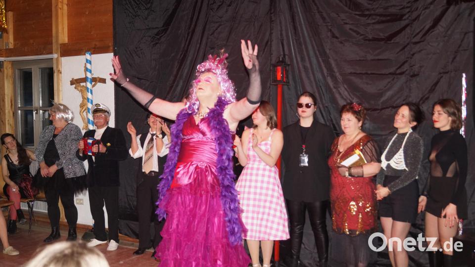 Großes Cabaret, mit vielen Stargästen, Transvestie Künstlerin Olivia Jones reiste extra aus Hamburg an, und verzauberte die Gäste in Ihre Welt. Bild: slh