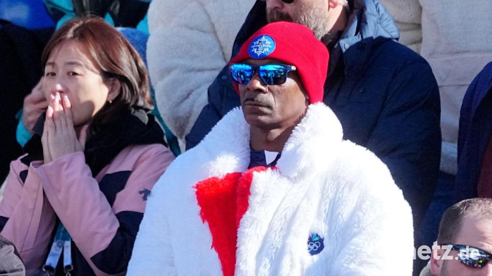 Rapper Snoop Dogg ist wie erstarrt beim Sturz von Lindsey Vonn. Bild: Michael Kappeler/dpa