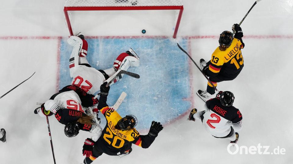 Gleißner schoss gegen Japan das frühe erste Tor. Bild: Darko Bandic/AP/dpa