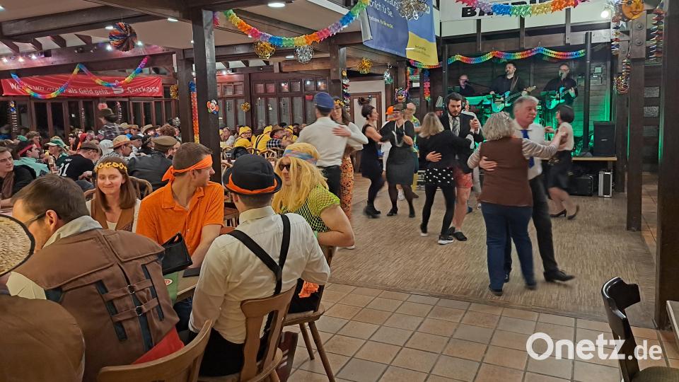 Etwa 200 Gäste waren zum Sportlerball Dieterskirchen in den Krämerhof gekommen Bild: wel