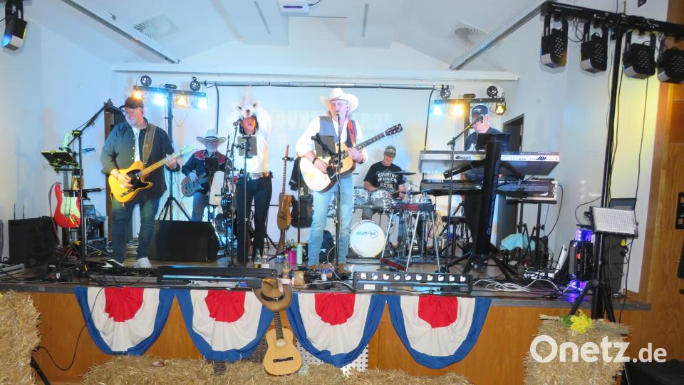 Die "Mountaineros" spielen beim Benefizkonzert in Parkstein. Bild: adj