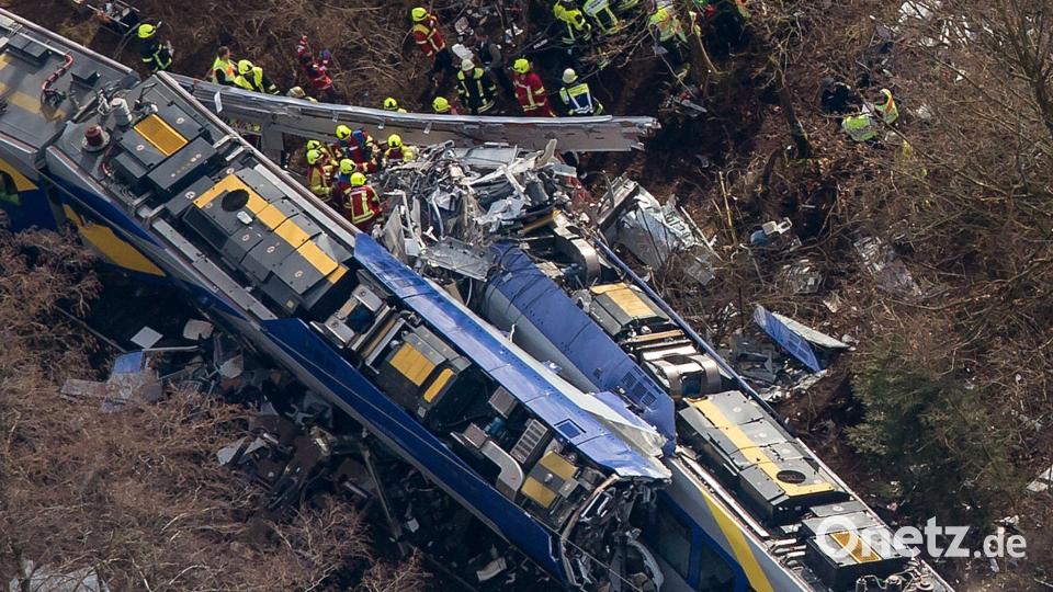 Das Blechknäuel zeugte von der Wucht des Aufpralls. (Archivfoto) Bild: picture alliance / Peter Kneffel/dpa