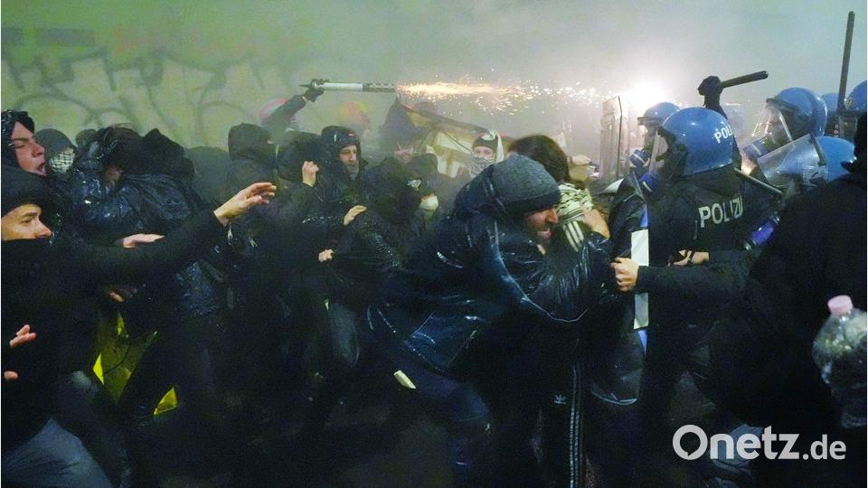 Hunderte protestierten am Rande der Olympischen Winterspiele in Mailand. Bild: Claudio Furlan/LaPresse/AP/dpa