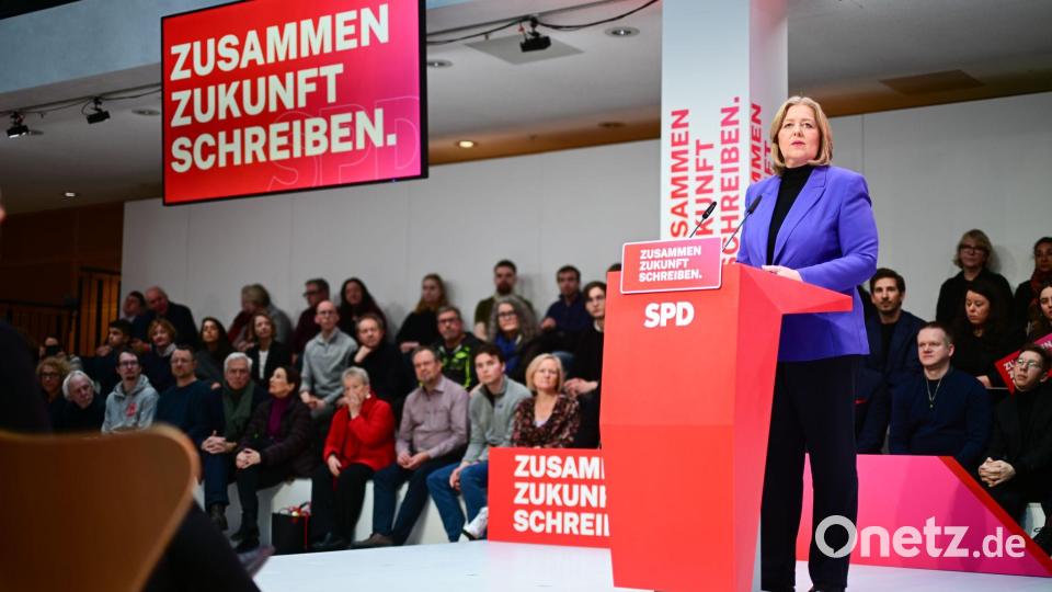 Szene aus dem Willy-Brandt-Haus am Wochenende: Parteichefin Bärbel Bas verteidigte den Sozialstaat. (Archivfoto) Bild: Sebastian Christoph Gollnow/dpa