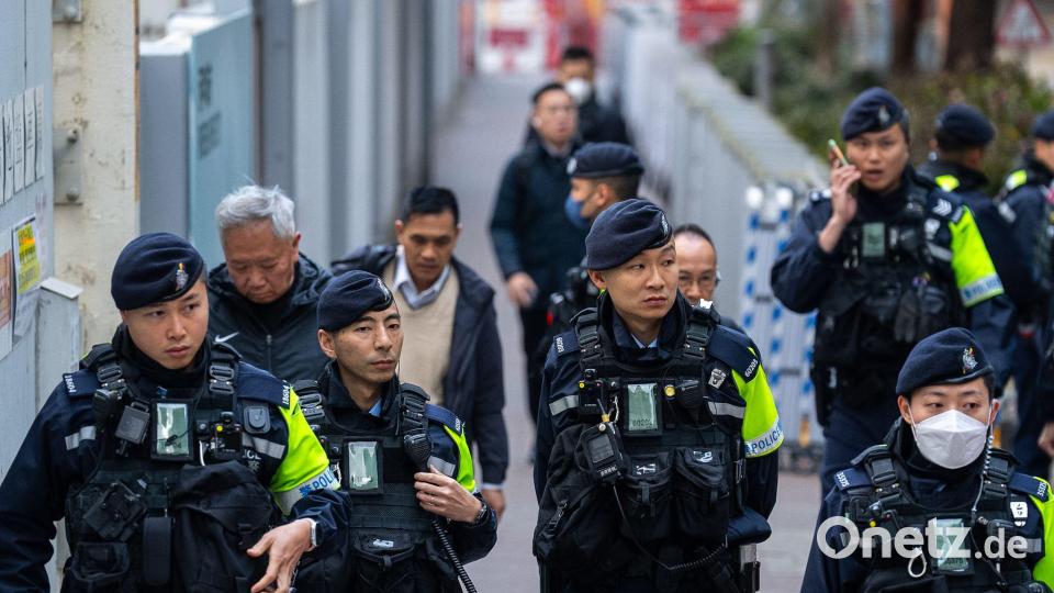 Das Polizeiaufgebot zum Tag der Strafmaßverkündung war groß. Bild: Chan Long Hei/AP/dpa