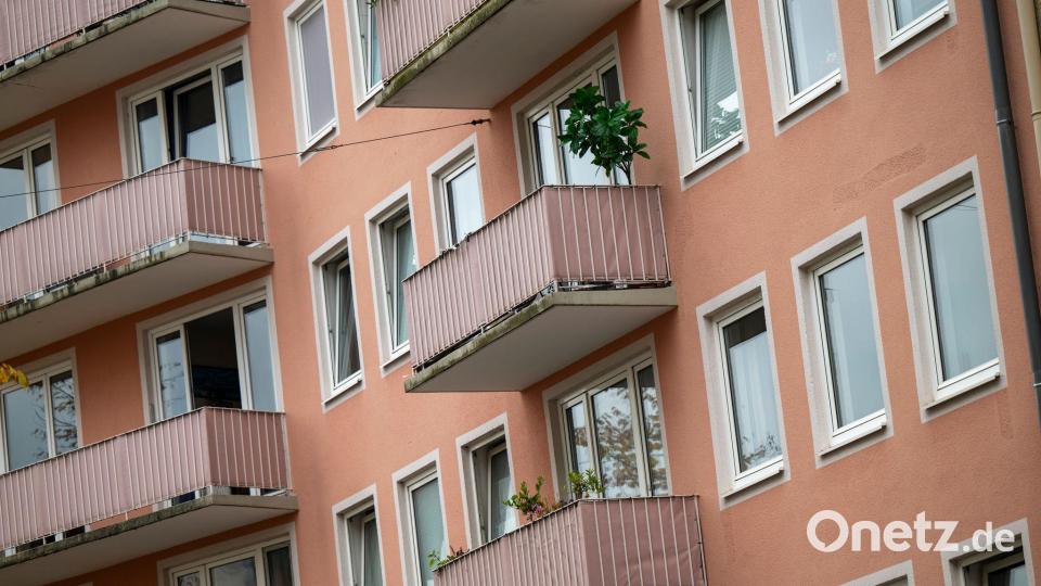 Wohnungen grundlos leer stehen lassen? Das soll teuer werden, fordern die Landtags-Grünen. (Symbolbild) Bild: Peter Kneffel/dpa