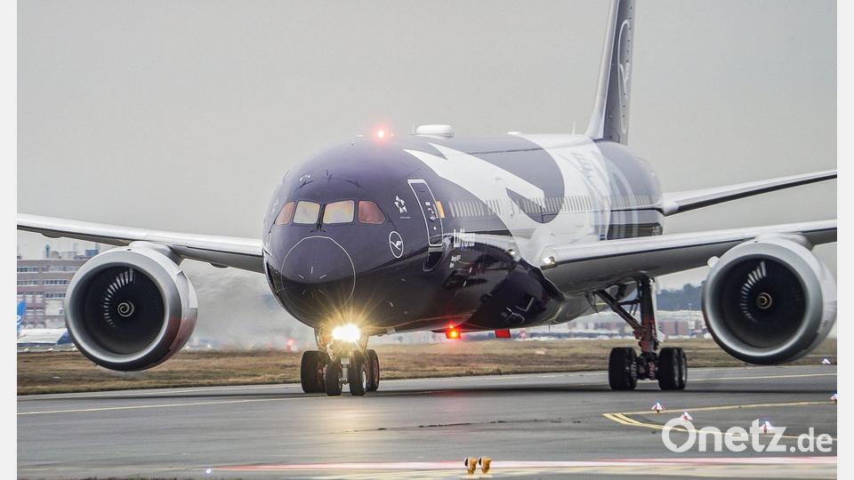 Die Lufthansa schickt zum 100. Jahrestag sechs Jets in einer Sonderlackierung auf die Strecke. Bild: Andreas Arnold/dpa