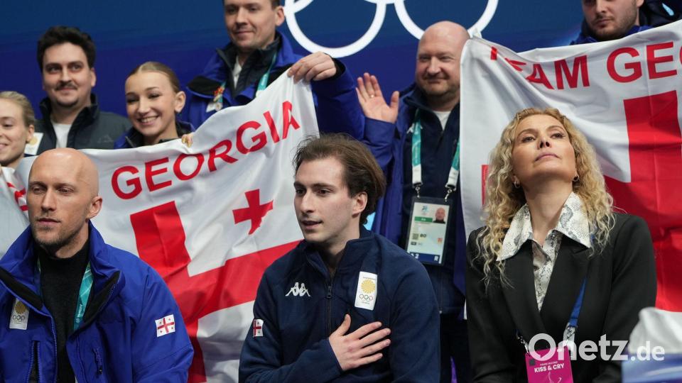 Eteri Tutberidse (r) coacht in Mailand den Georgier Nika Egadse. Bild: Francisco Seco/AP/dpa