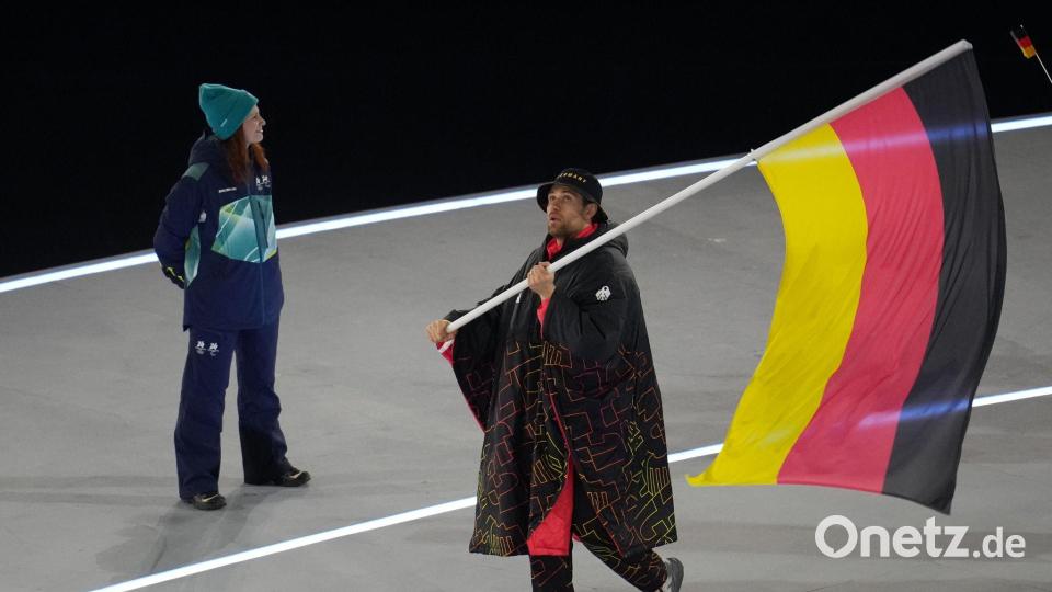 Deutschlands Starstürmer Leon Draisaitl kam bereits am Freitag in Mailand an. Bild: Ben Curtis/AP/dpa