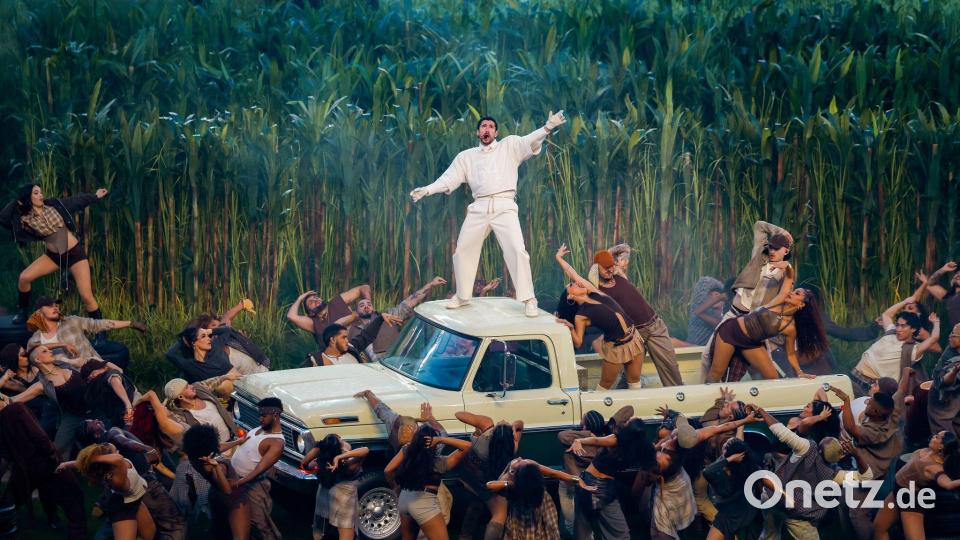 Der Latin-Künstler inszenierte auf der großen Bühne eine riesige Tanzparty. Bild: Stephen Lam/San Francisco Chronicle/dpa