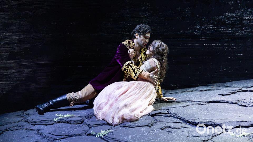 Jonathan Tetelman und Olga Kulchynska wurden vom Publikum gefeiert. Bild: Geoffroy Schied/Bayerische Staatsoper/dpa