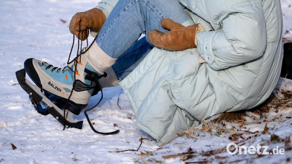 Auch Schlittschuhe waren bei vielen Händlern gefragt. (Symbolbild) Bild: Sven Hoppe/dpa