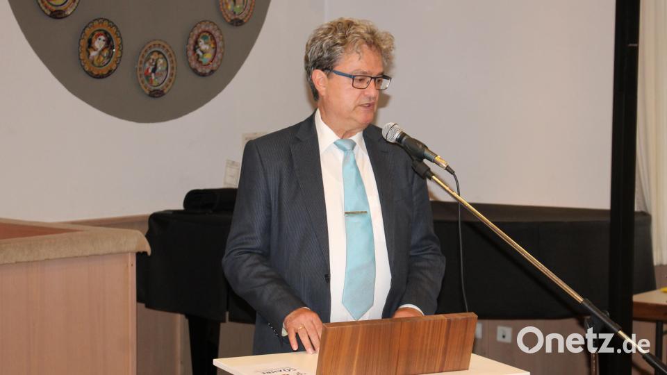 Vorsitzender Bernhard Stangl gab einen geschichtlichen Überblick über die Gebietsreformjahre. Sie seien im Pressather Raum ohne heftige Auseinandersetzungen verlaufen, so Stangl. Bild: Bernhard Piegsa