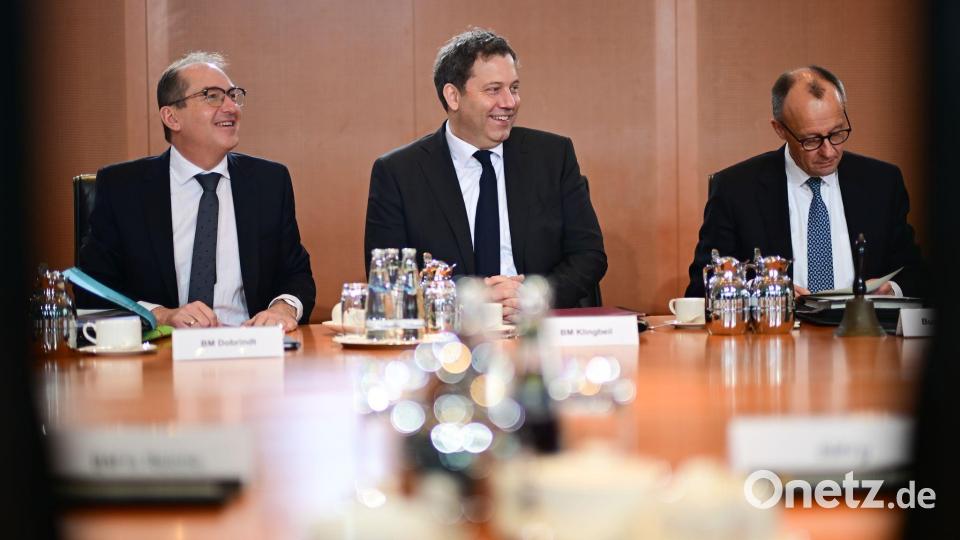 Innenminister Alexander Dobrindt (CSU) trägt in der Bundesregierung unter anderem für Migrationsfragen, innere Sicherheit und Bevölkerungsschutz die Verantwortung. (Archivfoto) Bild: Sebastian Christoph Gollnow/dpa