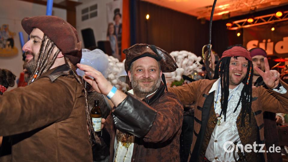 Beim Gockerlball wird es wieder farbenprächtige und originelle Masken geben. Bild: Rudi Gebert