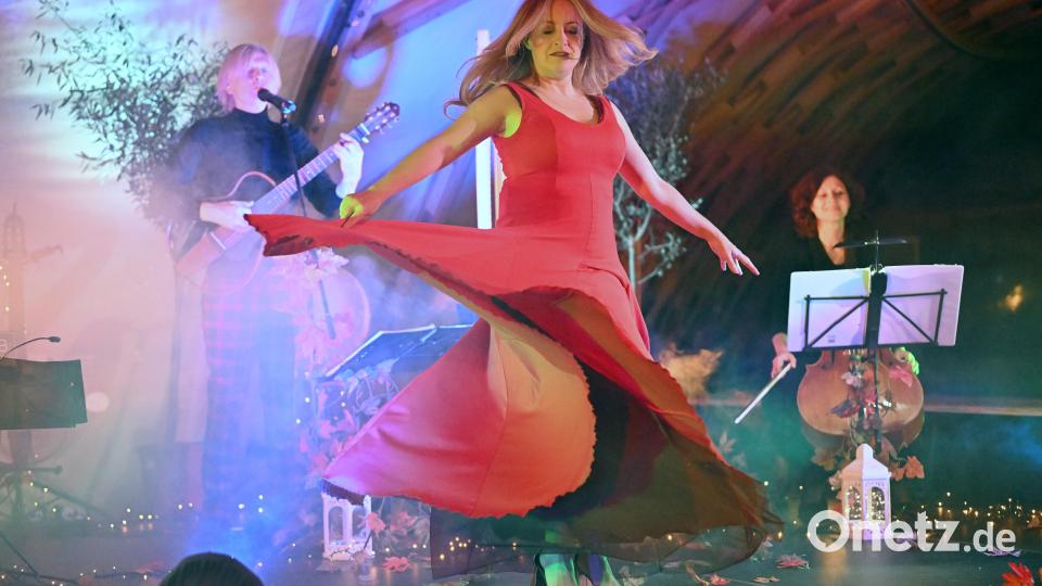 Maite Itoiz bei einer Tanzeinlage. Bild: Tobias Schwarzmeier