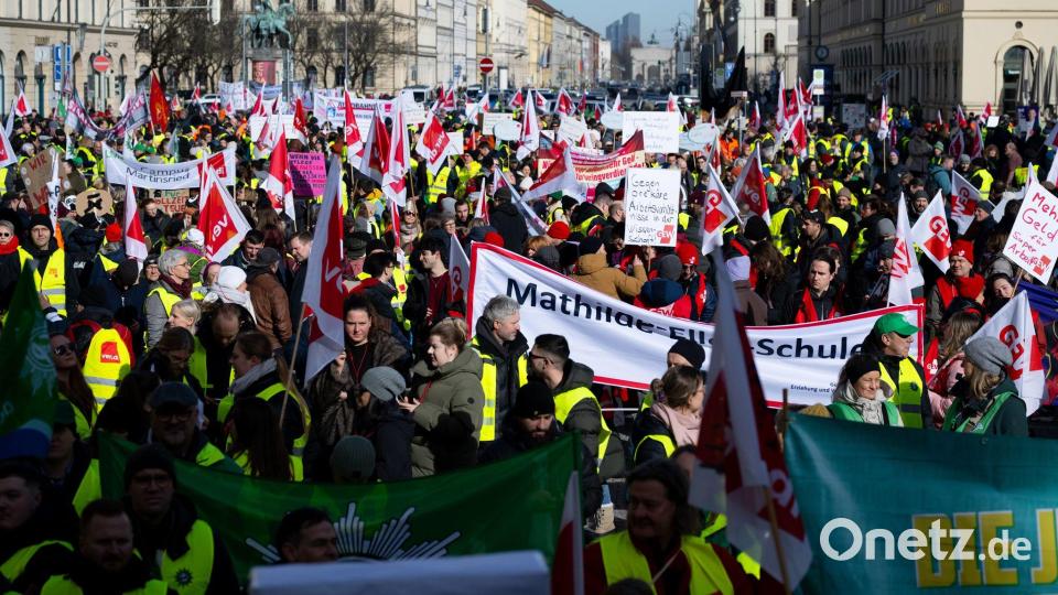 Über Tausend Menschen haben in München an dem Warnstreik teilgenommen. Bild: Sven Hoppe/dpa