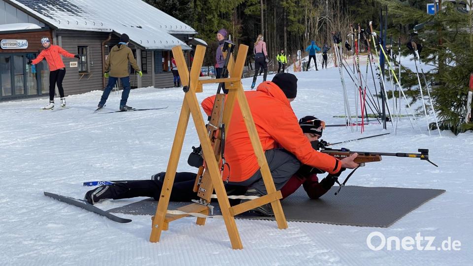 Auch die Biathlon-Schnupperkurse unter fachmännischer Betreuung im Skilanglaufzentrum Silberhütte hatten guten Zulauf. Bild: Manfred Gleißner