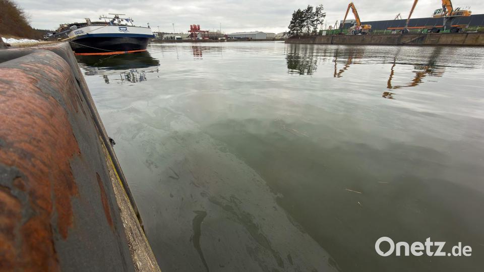 Das Öl ist vermutlich aus einer Buchse an der Antriebswelle ausgetreten. Bild: Daniel Löb/dpa
