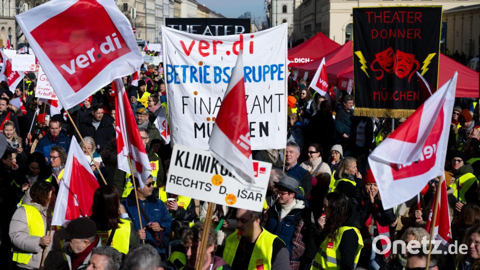 Beschäftigte unterschiedlicher öffentlicher Einrichtungen haben am Warnstreik teilgenommen. Bild: Sven Hoppe/dpa